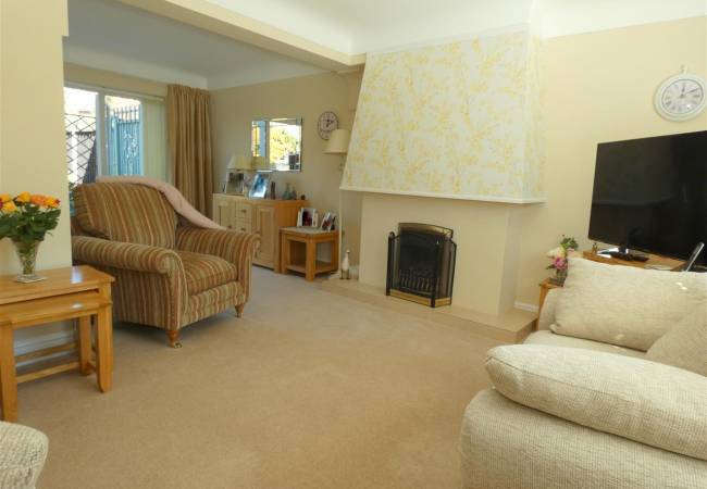 Lounge/Dining Room