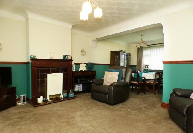 Lounge/Dining Room